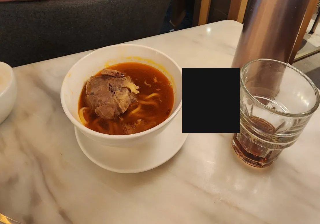 東方宇逸貴賓室餐點:招牌牛筋牛肉麵